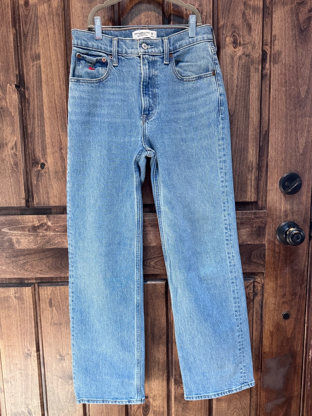 A&F - High Rise 90’s Relaxed - Medium wash w/cherry embroidery - size 26S
